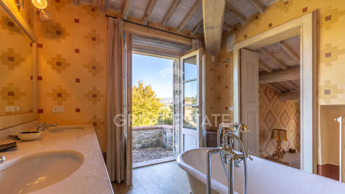 Image No.44-4 Bed Country House for sale