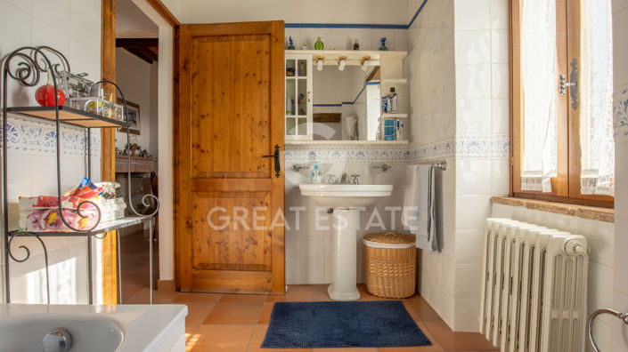 Image No.41-4 Bed Country House for sale