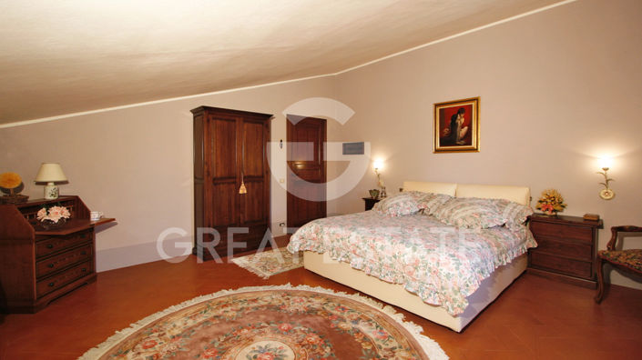 Image No.23-10 Bed Country House for sale