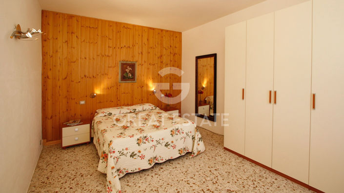 Image No.28-10 Bed Country House for sale