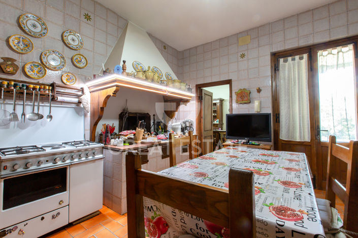 Image No.19-4 Bed Country House for sale