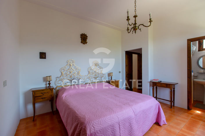 Image No.26-4 Bed Country House for sale