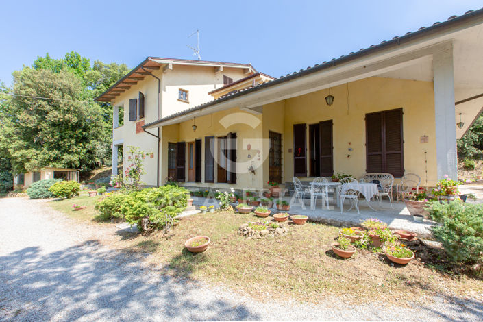 Image No.7-4 Bed Country House for sale