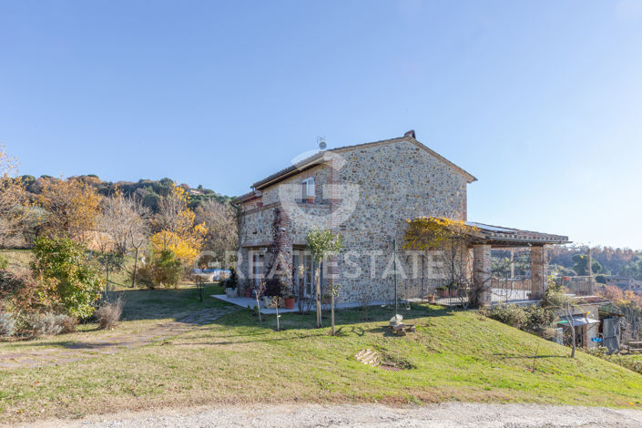 Image No.11-3 Bed Country House for sale