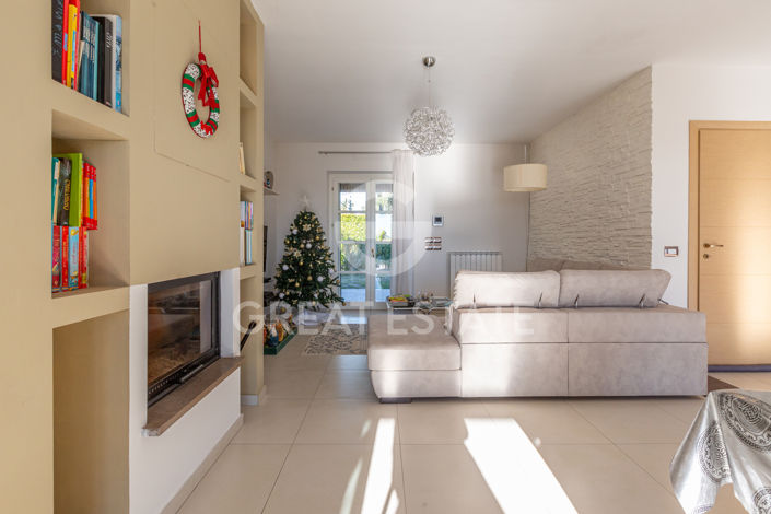 Image No.6-3 Bed Country House for sale