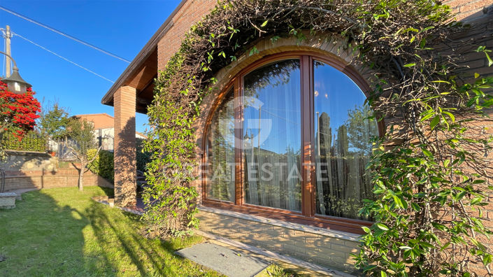 Image No.1-2 Bed Villa for sale