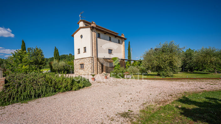 Image No.21-5 Bed Country House for sale