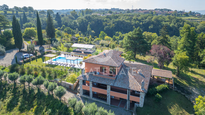 Image No.11-9 Bed Villa for sale