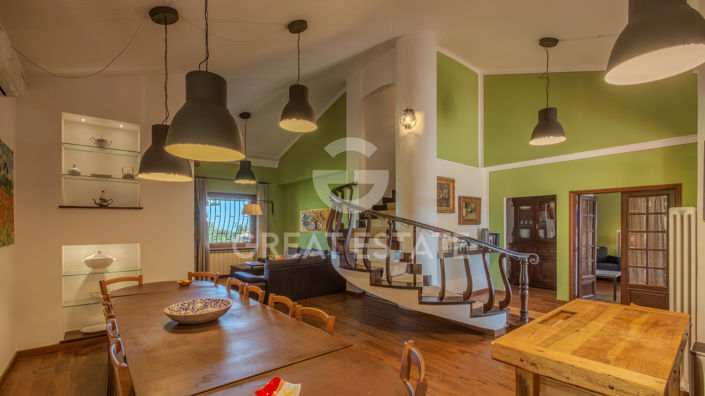 Image No.3-9 Bed Villa for sale