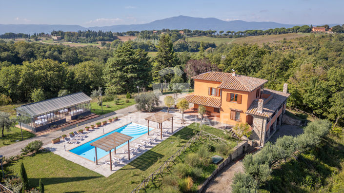 Image No.4-9 Bed Villa for sale