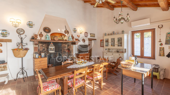 Image No.2-8 Bed Country House for sale