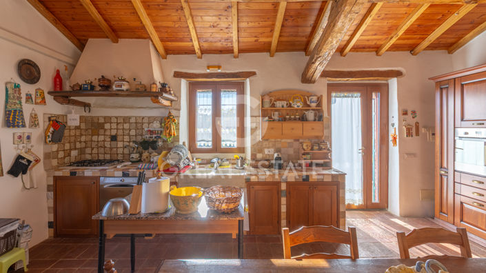 Image No.22-8 Bed Country House for sale