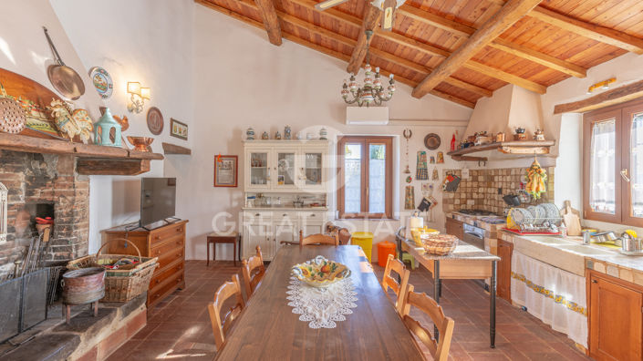 Image No.5-8 Bed Country House for sale