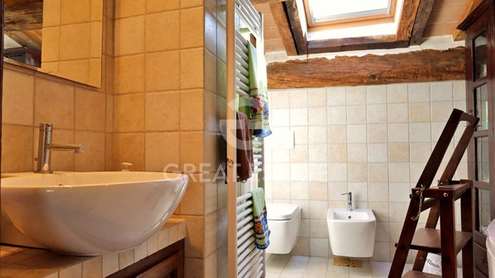 Image No.40-11 Bed Country House for sale