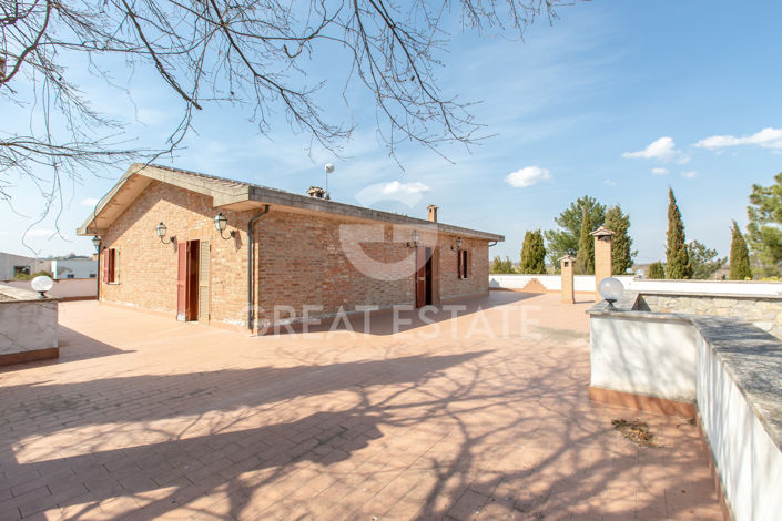 Image No.17-7 Bed Country House for sale