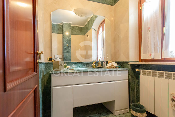 Image No.51-7 Bed Country House for sale