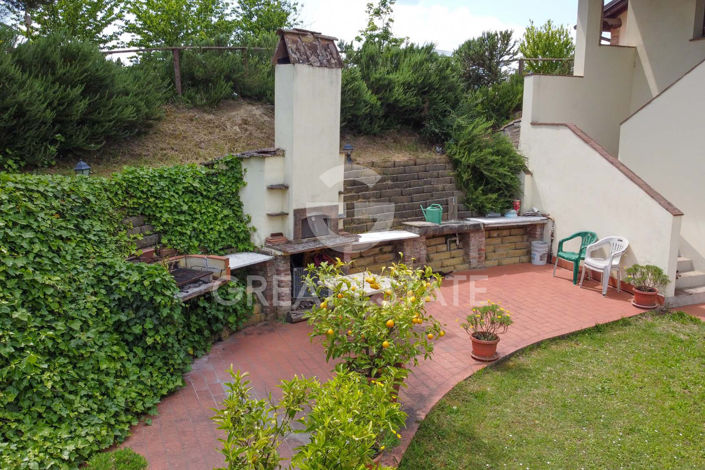 Image No.11-8 Bed Country House for sale