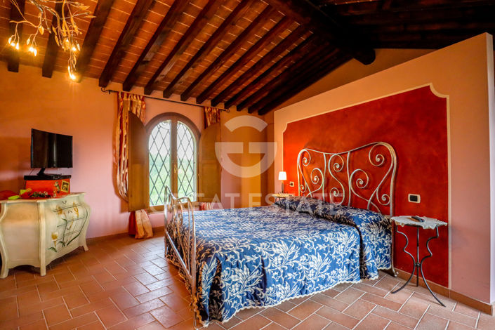 Image No.17-8 Bed Country House for sale