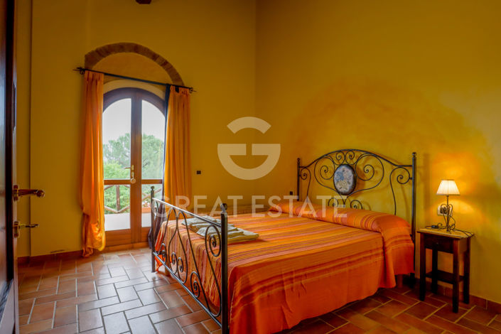 Image No.31-8 Bed Country House for sale