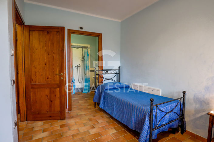 Image No.38-8 Bed Country House for sale