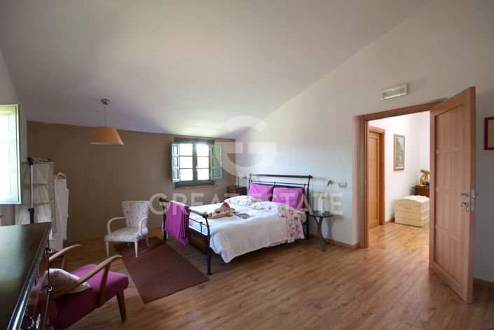 Image No.19-10 Bed Country House for sale