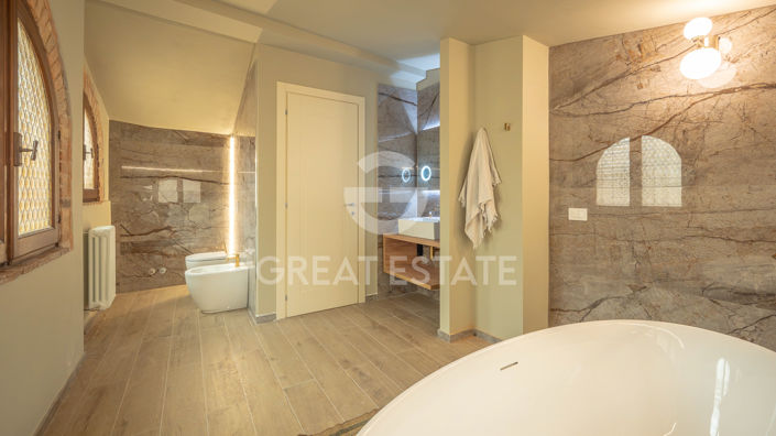 Image No.17-3 Bed Property for sale