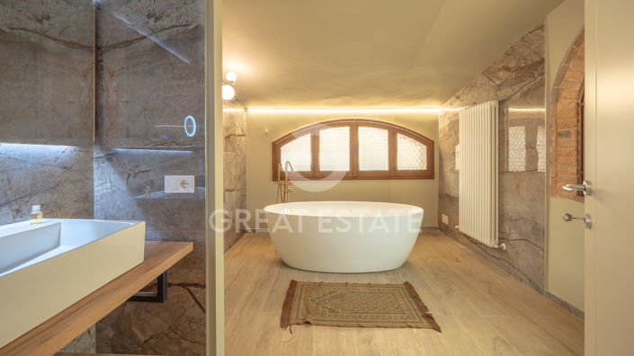 Image No.18-3 Bed Property for sale