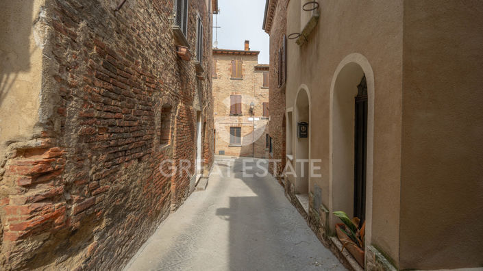 Image No.3-3 Bed Property for sale