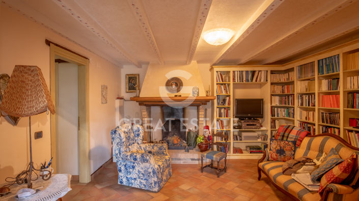 Image No.11-4 Bed Country House for sale