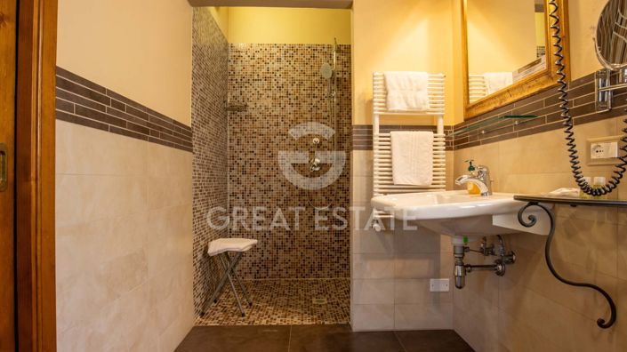 Image No.53-12 Bed Country House for sale