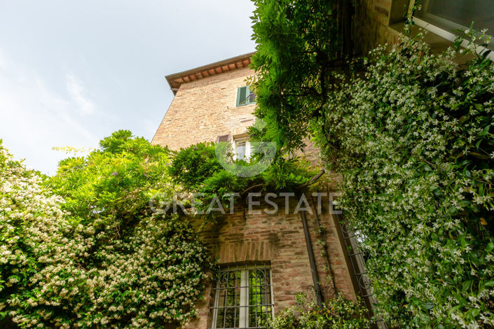 Image No.17-4 Bed Property for sale