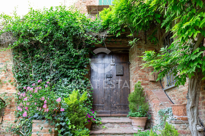 Image No.20-4 Bed Property for sale