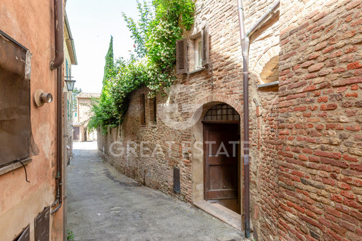 Image No.24-4 Bed Property for sale