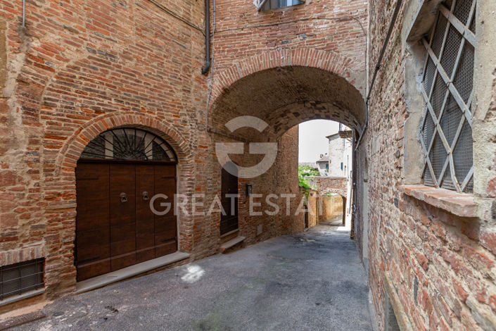 Image No.25-4 Bed Property for sale