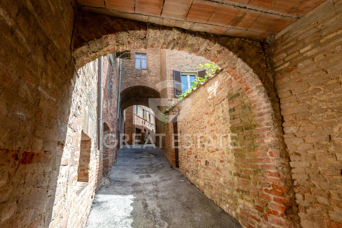 Image No.26-4 Bed Property for sale