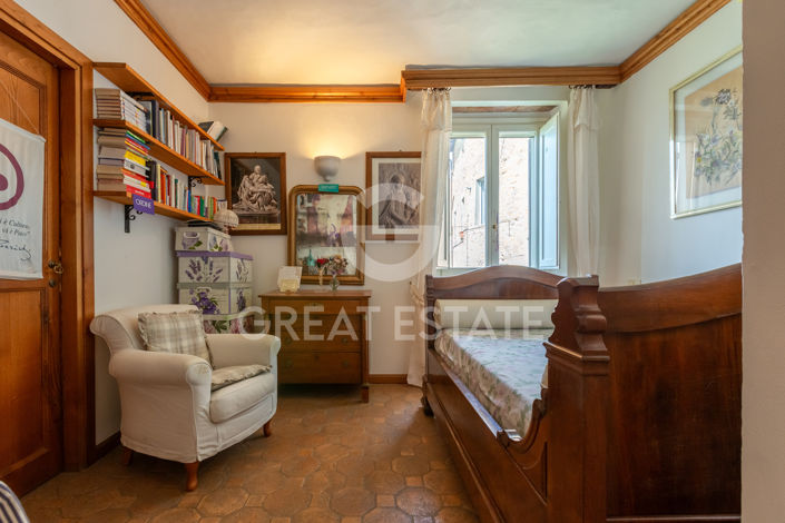 Image No.50-4 Bed Property for sale