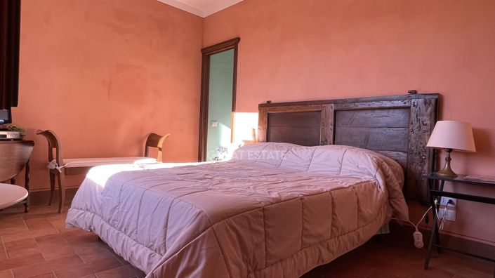 Image No.18-4 Bed Country House for sale