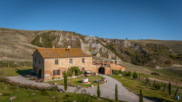 Image No.2-Maison de campagne de 7 chambres à vendre à Asciano