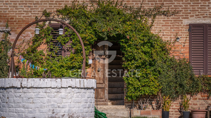 Image No.8-7 Bed Country House for sale