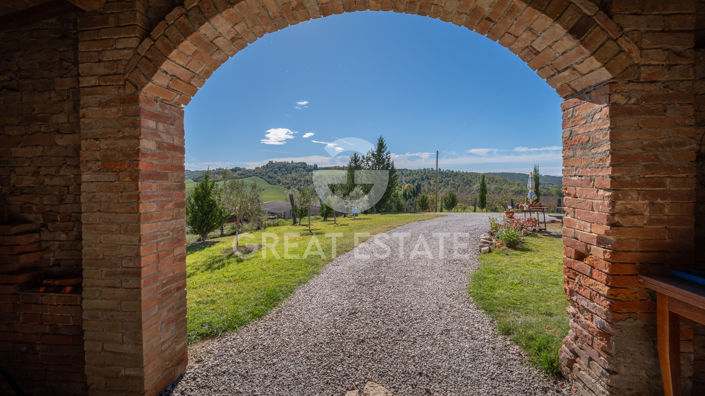 Image No.10-7 Bed Country House for sale