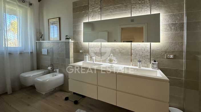 Image No.27-2 Bed Country House for sale