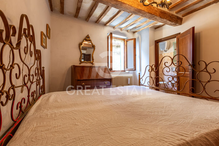 Image No.12-3 Bed Property for sale