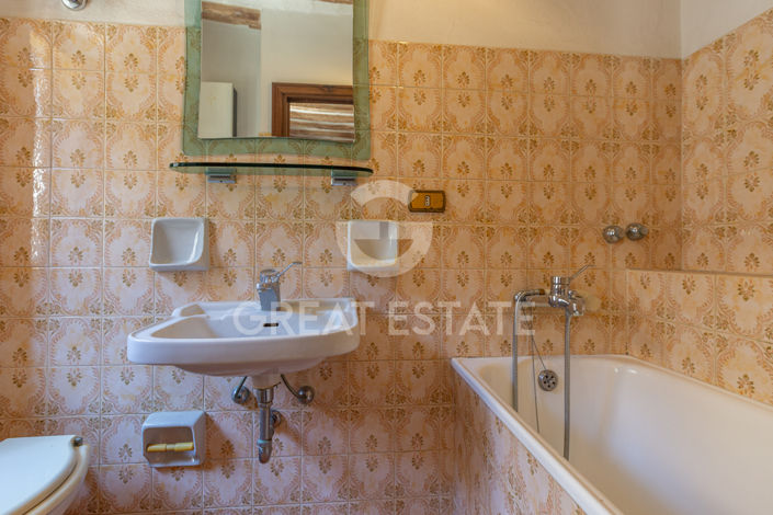 Image No.17-3 Bed Property for sale