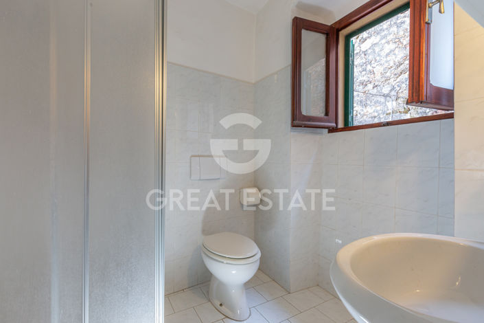 Image No.18-3 Bed Property for sale