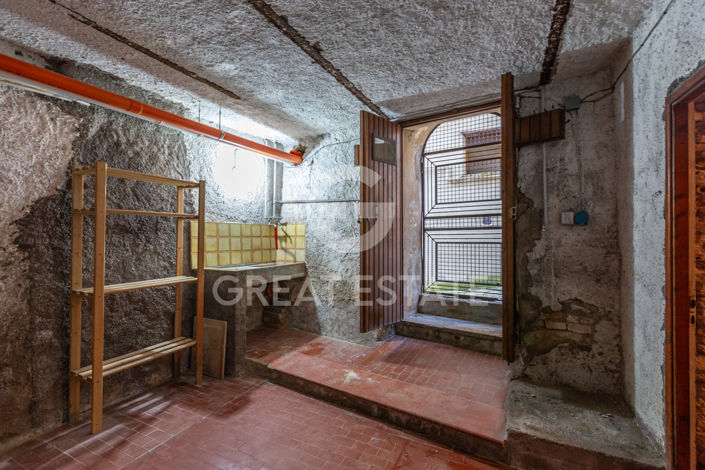 Image No.19-3 Bed Property for sale