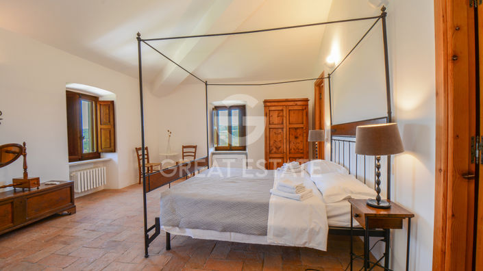 Image No.50-5 Bed Country House for sale