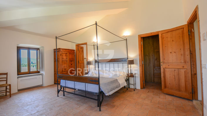 Image No.51-5 Bed Country House for sale