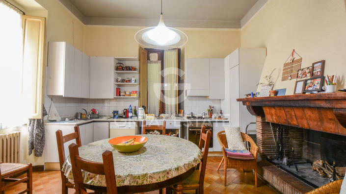 Image No.17-4 Bed Country House for sale