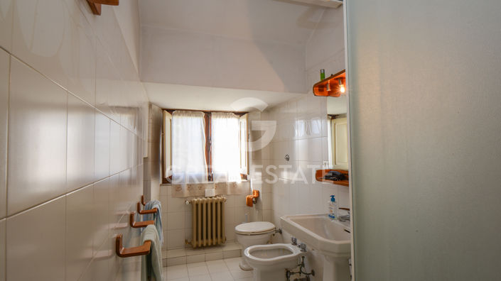 Image No.35-4 Bed Country House for sale