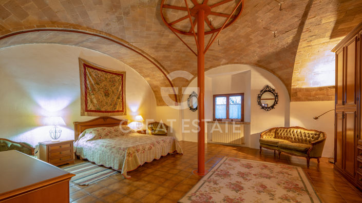 Image No.32-8 Bed Country House for sale